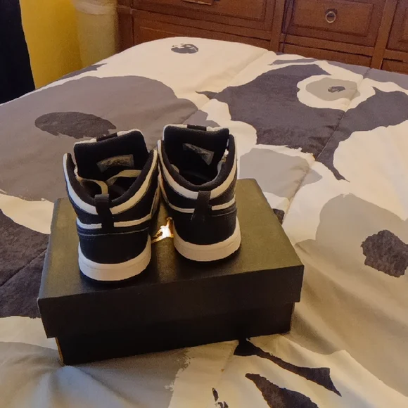 Jordan Kids High-Top Sneakers - Yellow, Black, White